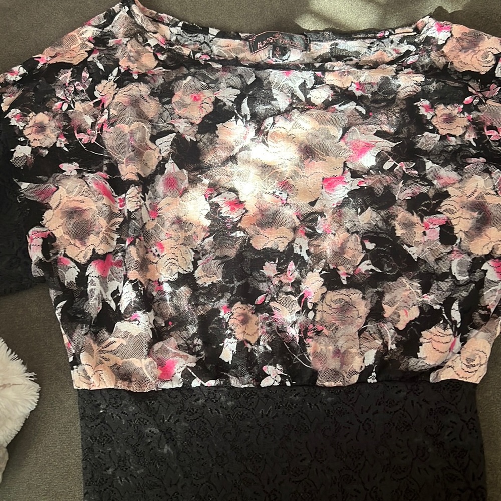 Cute lacy top size 3